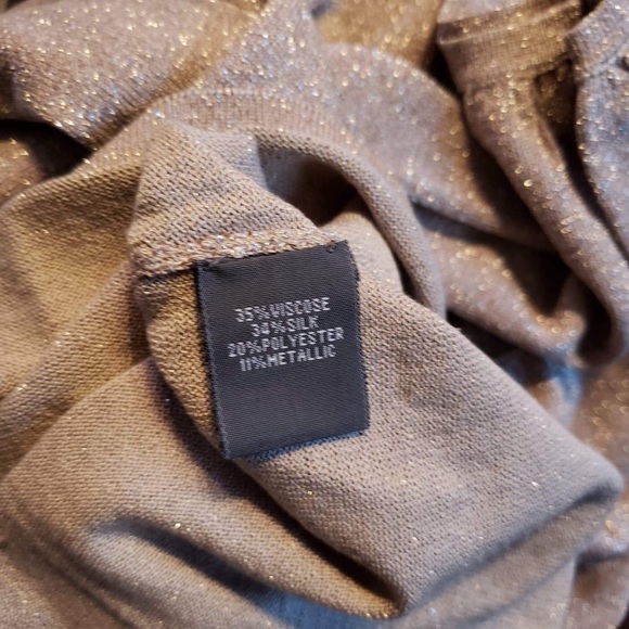 Cute dress w/ metallic gold - Picture 7 of 8